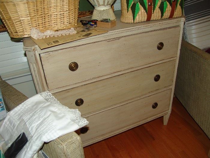 Small 3 drawer chest