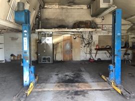 7000 pound capacity hydraulic car/truck lift, priced to sell, has new bushings, works perfectly.