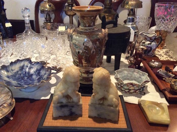 Foo dogs pair, flow blue, nice glass, Asian vase