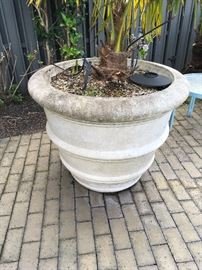 Lg Cement outdoor pot -