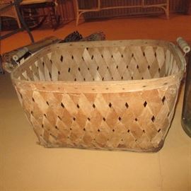 Wicker laundry basket