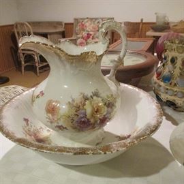Pitcher and wash basin bowl