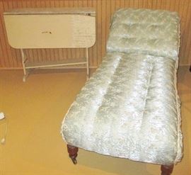 Fainting couch