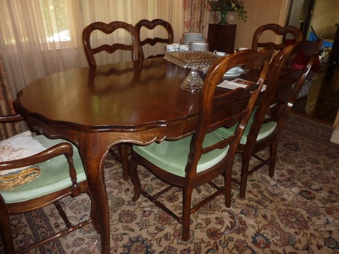 Bernhardt table and chairs