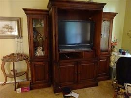 entertainment center    tv 
