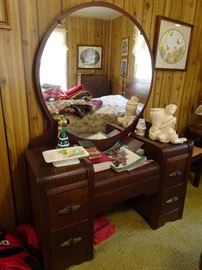 antique dresser - make up desk