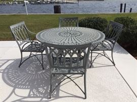 Patio furnitures, round table & 4 chairs aluminium