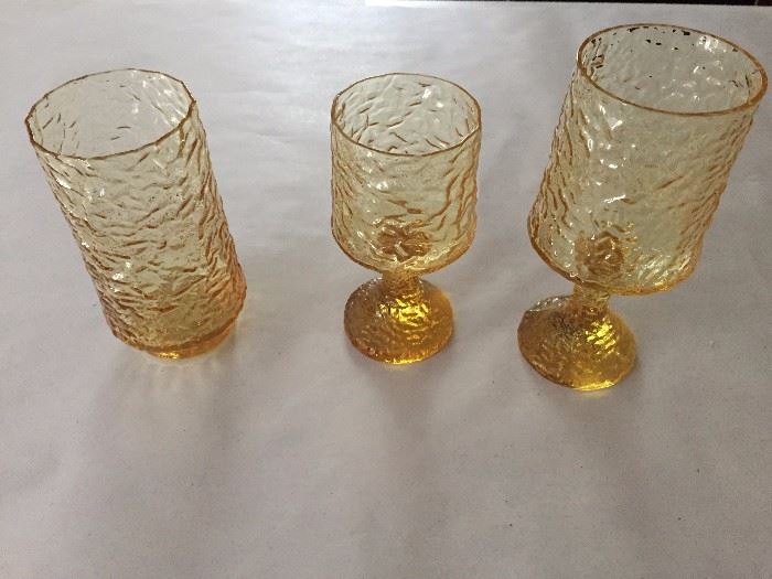 Lenox Impromptu Water/Goblets/Wine Glasses in Textured Yellow crystal, 10 each iced tea, white wine and water.