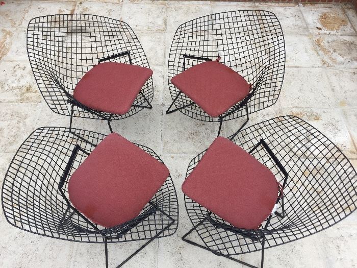 Vintage set of 4 Bertoia diamond chairs