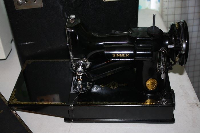 FEATHER WEIGHT 221-1 SEWING MACHINE SERIAL # AH986909