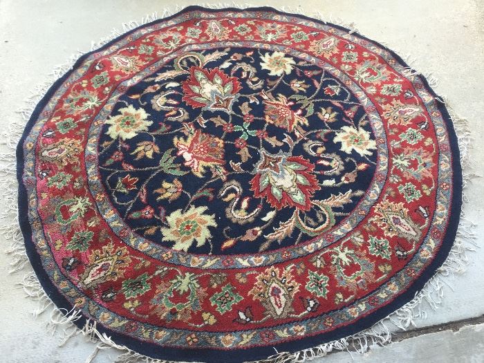 Floral wool round area rug