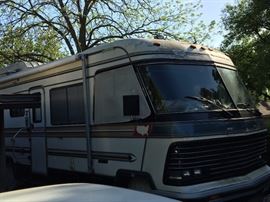1989 - HOLIDAY, IMPERIAL 33, has 95,190 miles. 