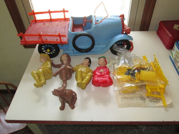 Beverly Hillbillies truck with characters w/box