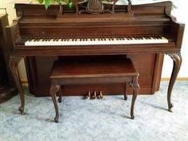 Such a pretty piano!