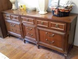 Triple dresser also in great condition