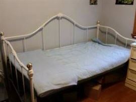 Iron day bed