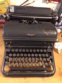 1940's Royal Typewriter works 