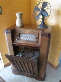 Philco Tube Radio & Record Player. Radio is Working