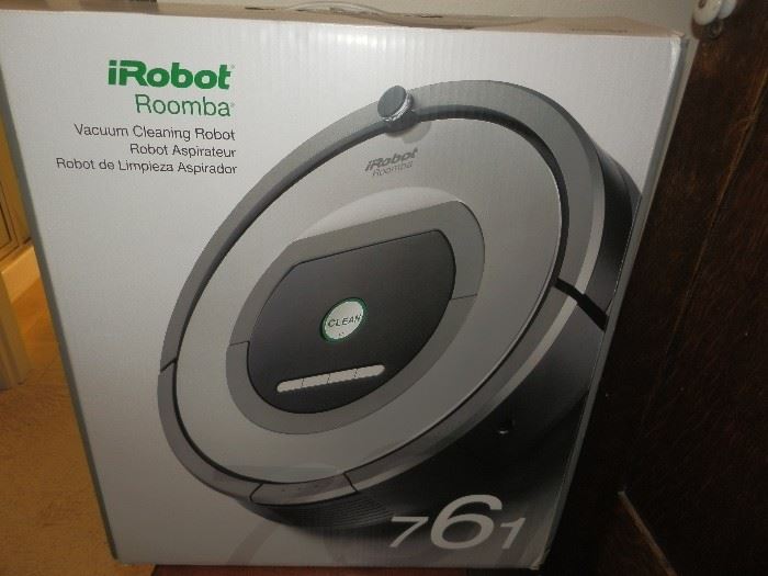 NEVER USED ROOMBA