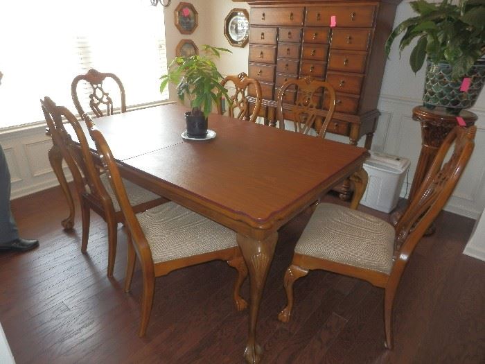 THOMASVILLE DINING TABLE W/2 LEAVES & 6 CHAIRS