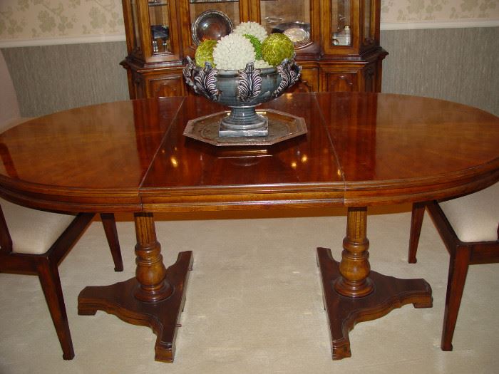 Heritage by Drexel Split Pedestal Dining Table