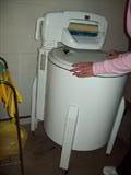 Amana washing machine model TWA200
With spinning piece, washer in great working condition