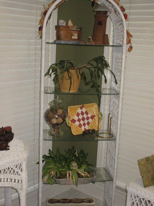 Wicker shelf