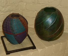 Pine cone needle vase