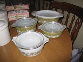 Pyrex bowls/lids
