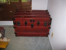 Very ice vintage trunk