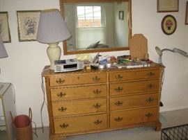 8 drawer dresser/mirror