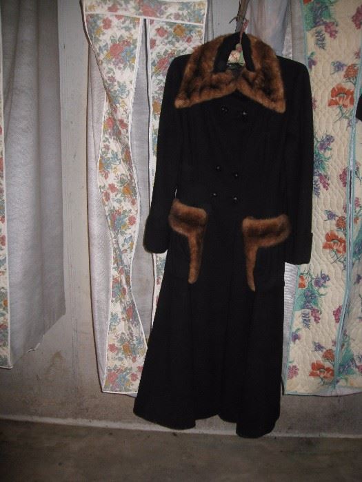 Awesome vintage long coat with mink accents