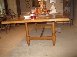 Solid wood table with 2 leaves