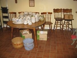 Maple table 4 chairs - stools