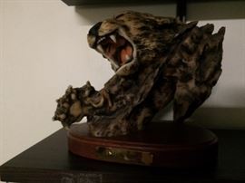 wild cat figurine