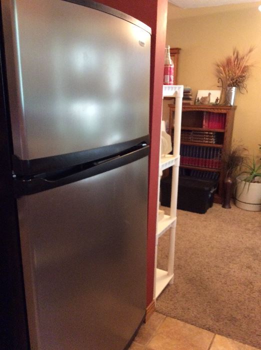 Stainless steel Whirlpool refrigerator/freezer with ice maker