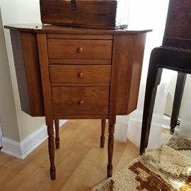 Martha Washington sewing stand in great condition
