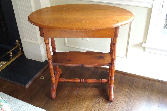 Victorian oval top one drawer stand.