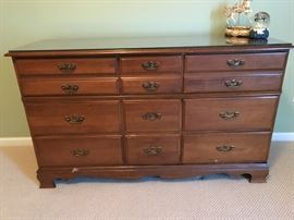 This piece looks so Ethan Allen, but it is not marked. Traditional dresser with dove tailed drawers, solid wood. Slight damage on the bottom.
