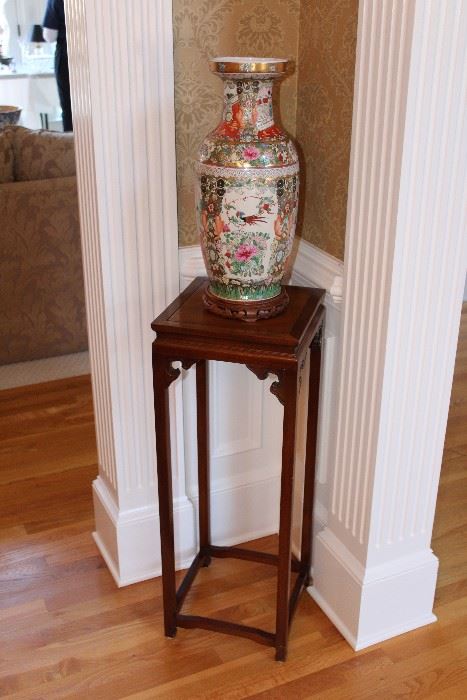 Porcelain painted urn on Baker Furniture small table/stand