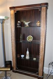Bookcase with glass shelves (2 available) with assorted curiosities
