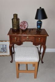Small Baker vanity/writing desk, upholstered stool, small cloisonne lamp, Gold Imari plate, etched lidded brass urn