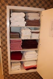 Assorted towels, hand towels and wash cloths