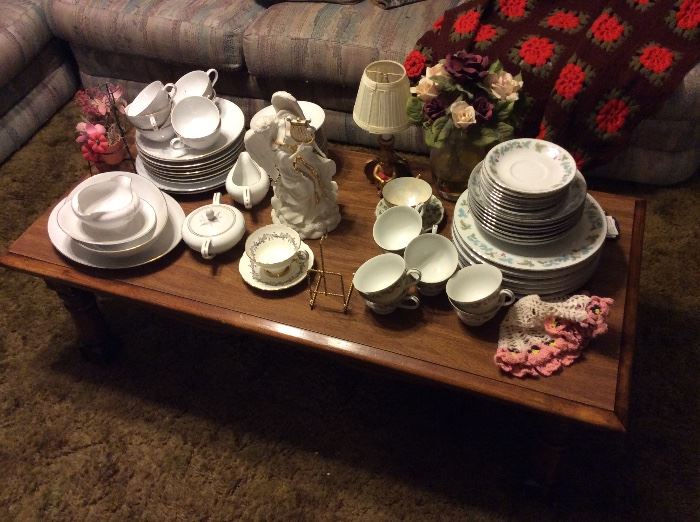 Coffee table - set of dishes