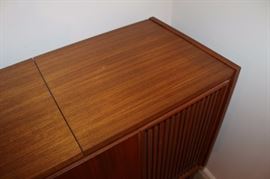 Vintage mid century modern Telefunken Console stereo, turntable and radio work, condition is excellent!