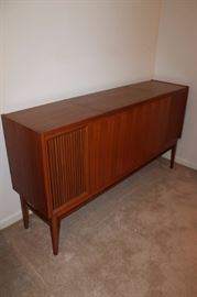 Vintage mid century modern Telefunken Console stereo, turntable and radio work, condition is excellent!