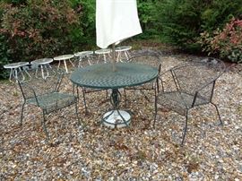 patio set w/4 chairs & 6 white small patio tables
