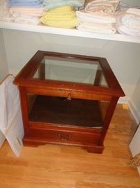 vintage display/table