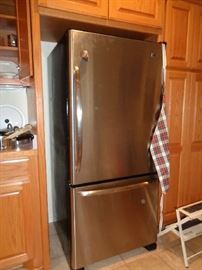 stainless steel w/bottom freezer