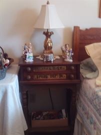 Clark's O.N.T Spool Cabinet/Table.Lamp,Figurines.